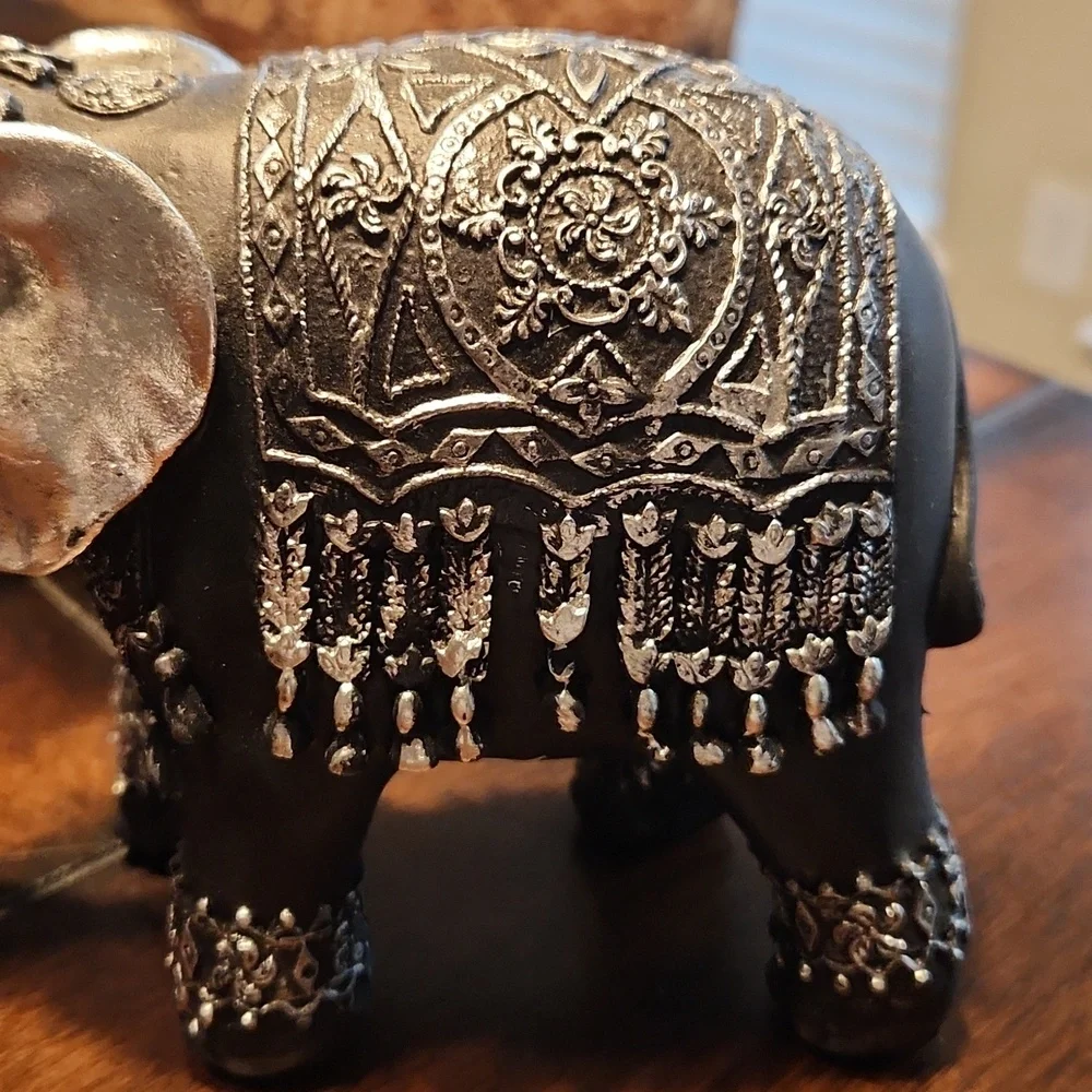 Decorative Elephant Figurine Pair in Black, White & Gold - Picture 7 of 7